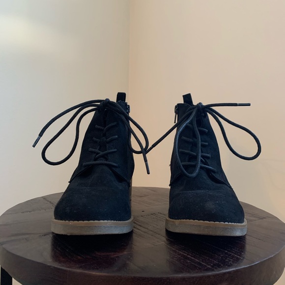 Black suede booties size 7 - Picture 4 of 4